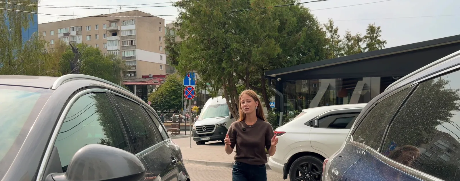 Парковка біля будинку